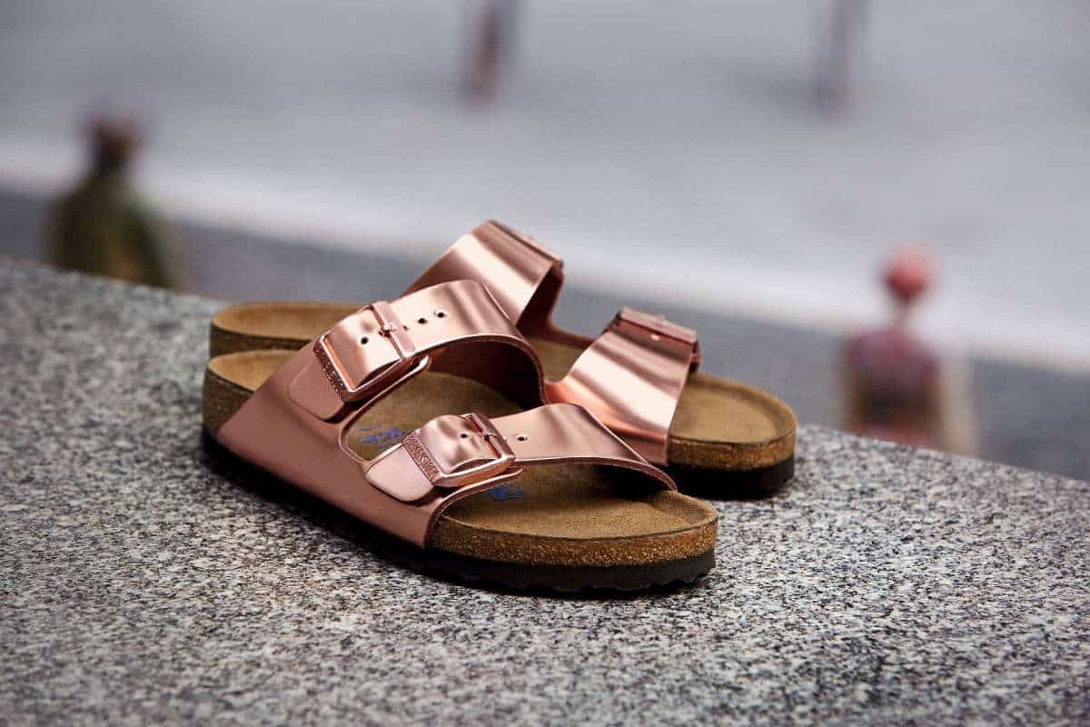  sandal shoes for womens and men with the highest quality 
