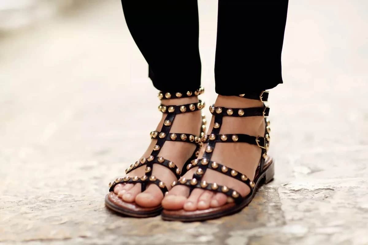  Black sandals with arch support| Buy at a Cheap Price 